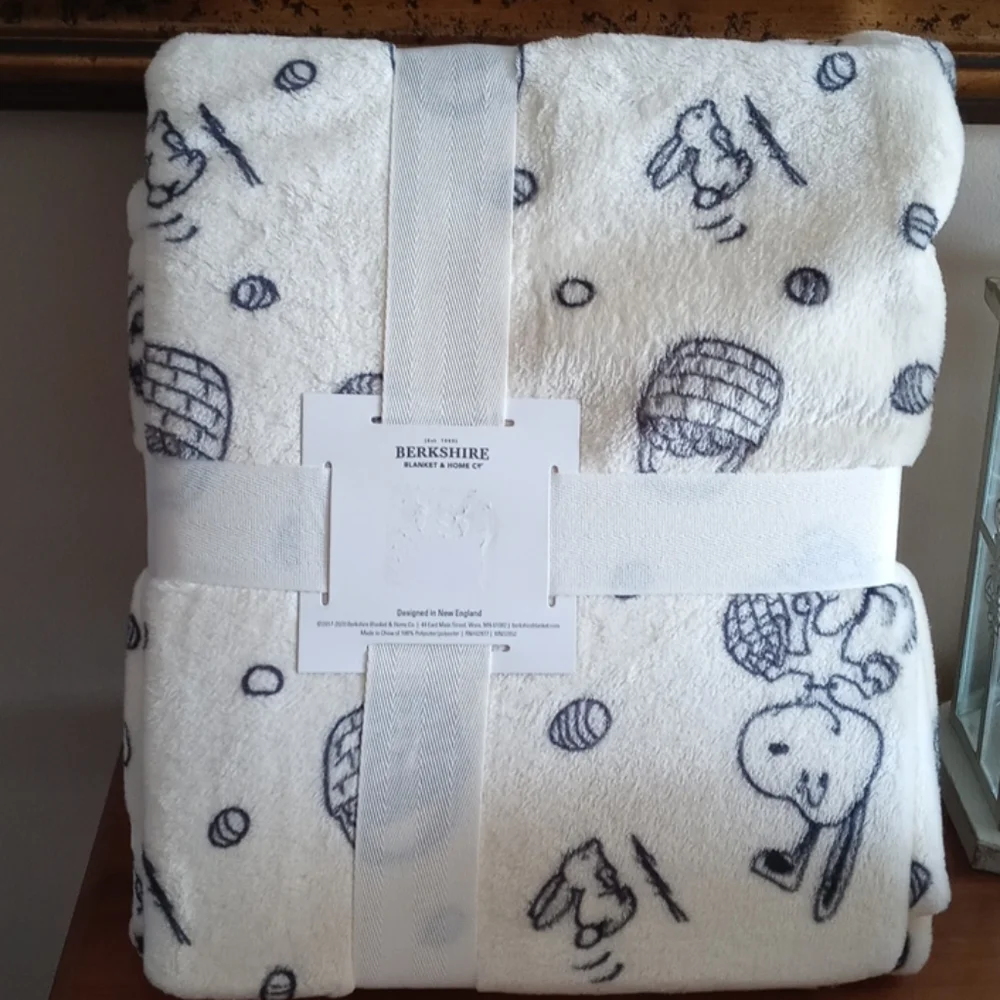 Snoopy Easter throw